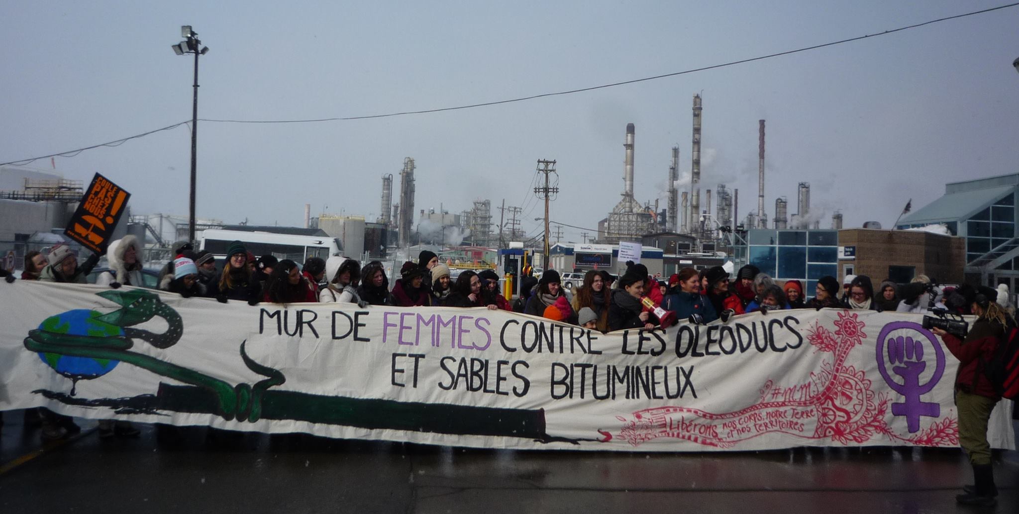 Mur de femmes contre les oléoducs et les sables bitumineux_2015