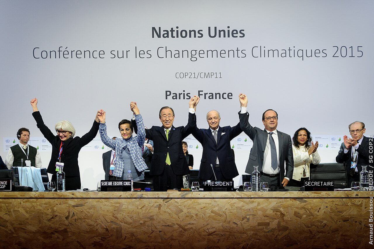 PH_Seance_pleinière_de_la_COP21_pour_l’adoption_de_l’accord_de_Paris_2015